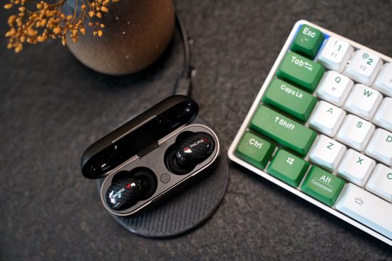 découvrez nos casques bluetooth : confort, qualité sonore exceptionnelle et liberté de mouvement. profitez de vos morceaux préférés sans fil, que ce soit à la maison, au travail ou en déplacement.