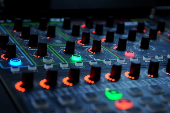 découvrez notre large gamme d'équipements audio de haute qualité, conçus pour les audiophiles et les professionnels. profitez d'un son exceptionnel et d'une expérience d'écoute immersive avec nos produits de pointe.