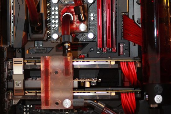 découvrez l'univers du watercooling, une solution de refroidissement performante et silencieuse pour les ordinateurs. optimisez les performances de votre système tout en prolongeant la durée de vie de vos composants grâce à une installation personnalisée et esthétiquement agréable.