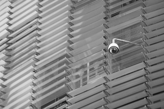 découvrez l'importance de la surveillance dans notre société moderne. explorez les techniques, outils et enjeux éthiques de la surveillance dans divers contextes, allant de la sécurité publique à la protection de la vie privée.