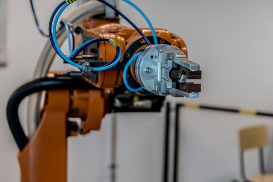 découvrez l'automatisation de la maison : facilitez votre quotidien grâce à des solutions intelligentes qui contrôlent l'éclairage, la sécurité et le confort de votre intérieur, le tout depuis votre smartphone.