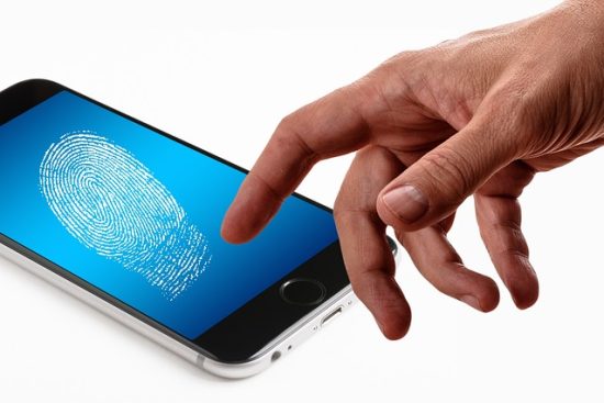 découvrez le monde fascinant des empreintes digitales : origines, techniques de collecte et analyses judiciaires. apprenez comment elles sont utilisées pour identifier les individus et leur rôle clé dans la criminalistique moderne.