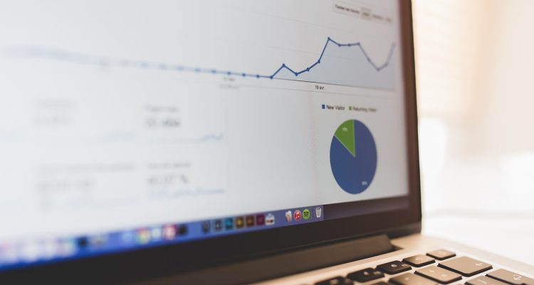 découvrez notre vaste sélection d'écrans de projection, idéaux pour vos présentations, projections cinématographiques ou soirées cinéma à la maison. des modèles adaptés à tous vos besoins, alliant qualité d'image et facilité d'utilisation.